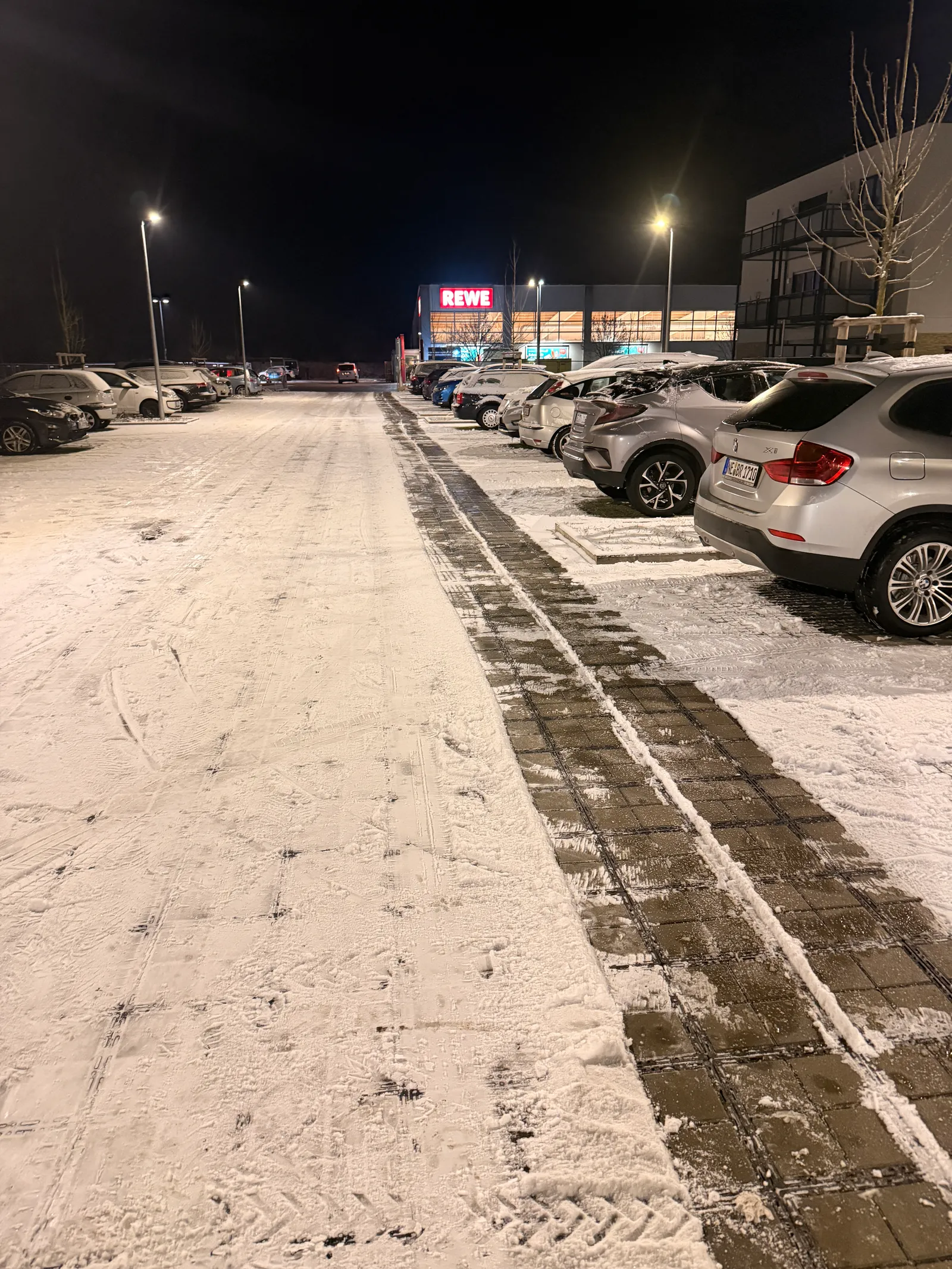 winterdienst parkplatz gewerbe nacht